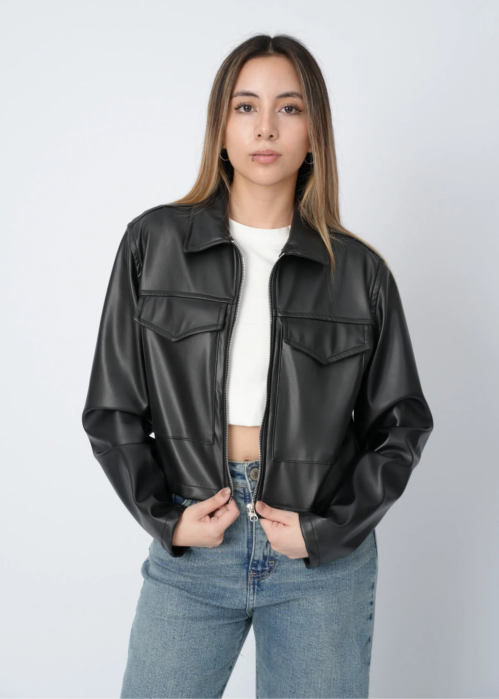 CASACA CROP CUERINA - NEGRO