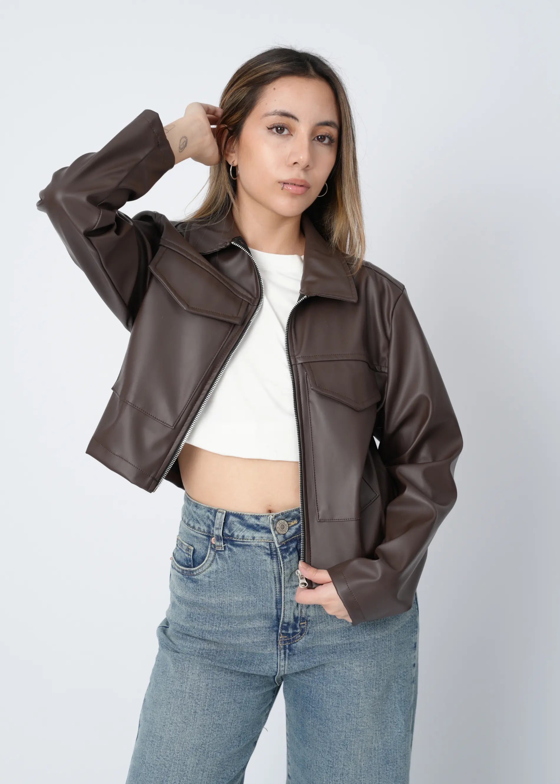 CASACA CROP CUERINA - MARRÓN